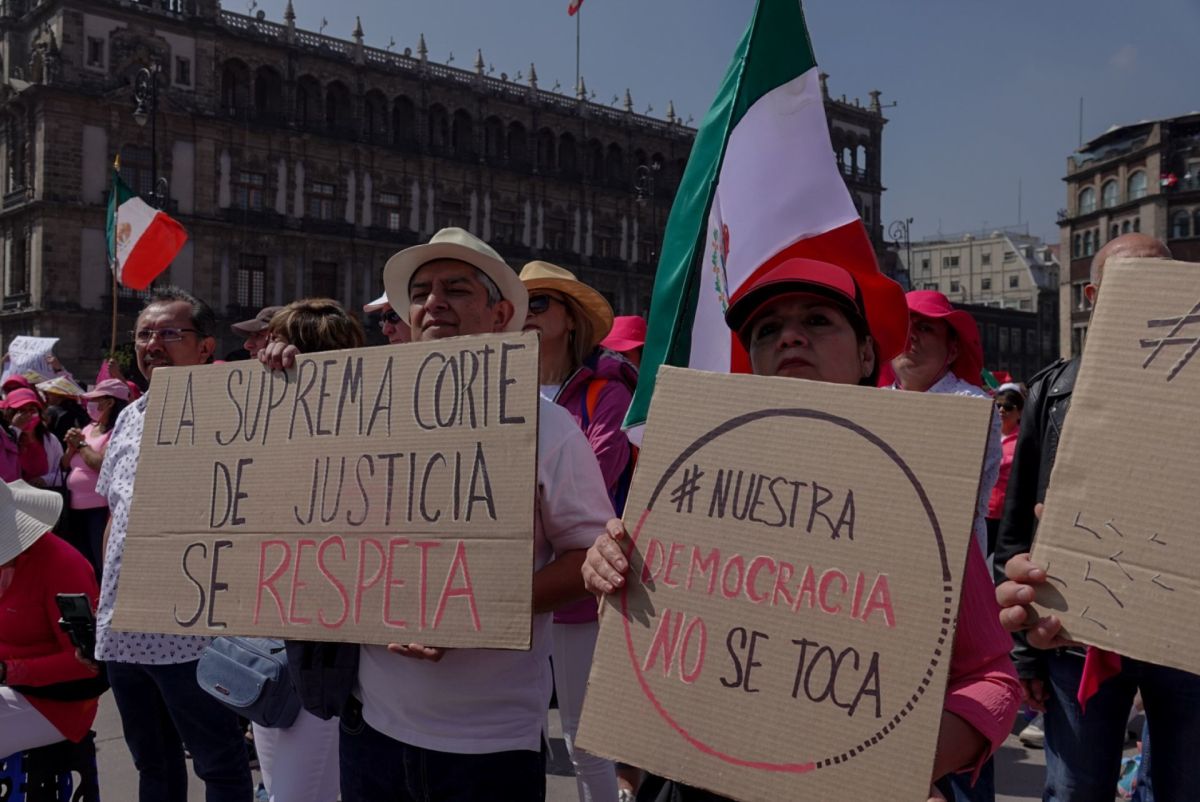 Fotos y videos de la Marcha Por Nuestra Democracia en defensa del INE