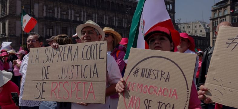 Fotos y videos de la Marcha Por Nuestra Democracia en defensa del INE