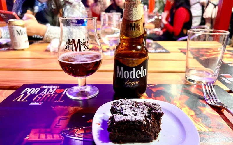 maridaje con cerveza negra modelo