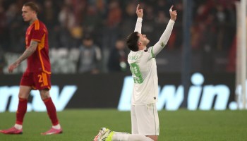 Europa League: Santi Giménez reencuentra el gol ante la Roma