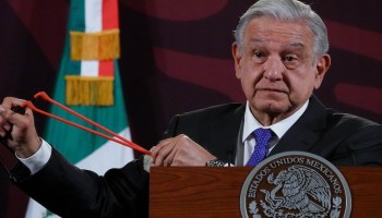 AMLO pide frenar aumento del aguinaldo, días de paternidad y las 40 horas laborales, ¿poooor?