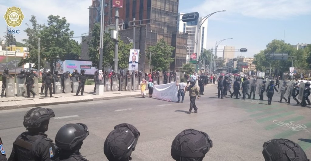 Dicen que ya no existen pero: Mandan granaderos a reprimir protesta de personas con discapacidad visual