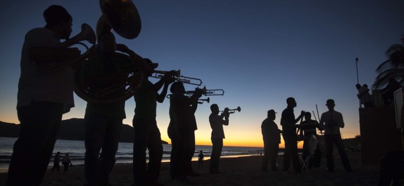 Cómo está eso de que quieren prohibir la música de banda en las playas de Mazatlán