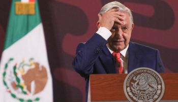 AMLO informa que se fugó el policía que asesinó al normalista de Ayotzinapa.