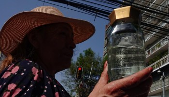 La emergencia por agua contaminada en la Benito Juárez.