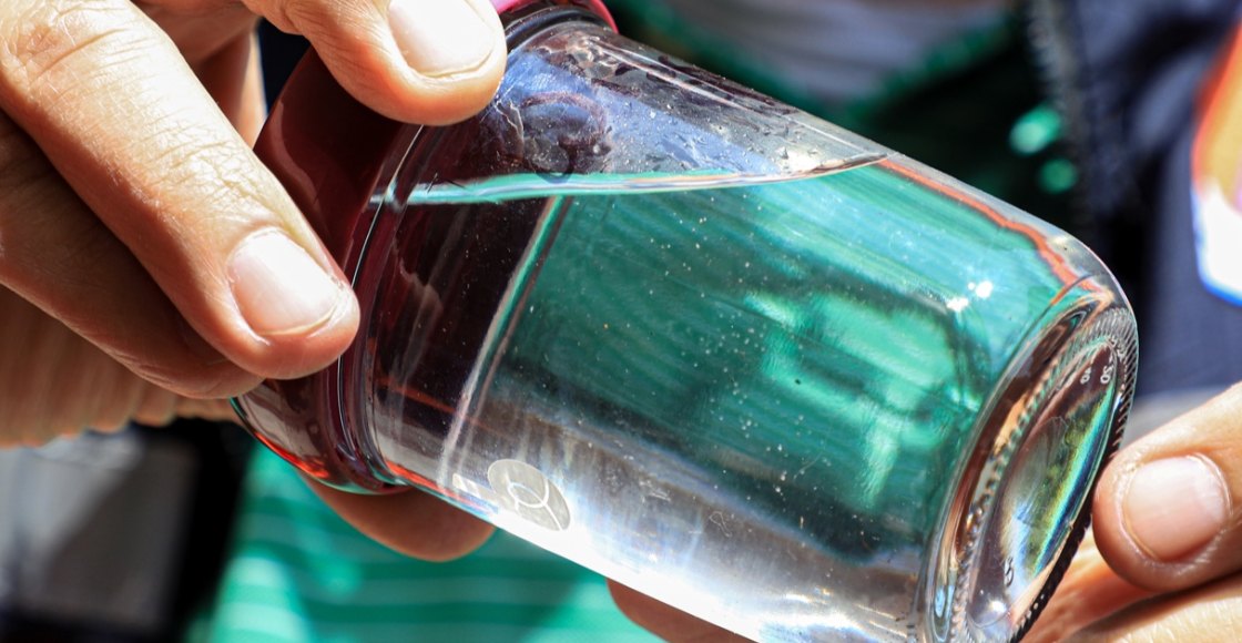 Las muestras de agua que tomó la alcaldía Benito Juárez.