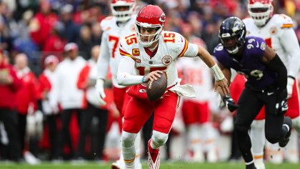 Chiefs vs Ravens NFL kickoff