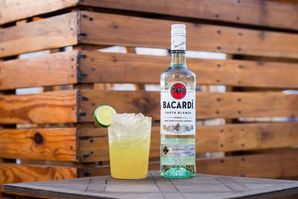 coctel colaborativo de bacardi con camila cabello