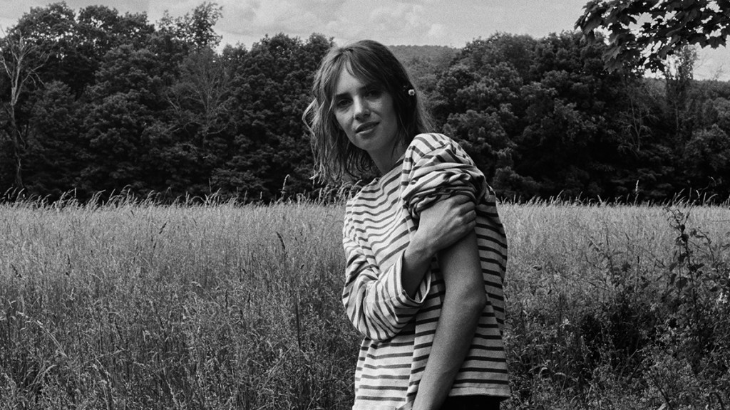 Maya Hawke nos cuenta sobre 'Chaos Angel', el autoperdón y la conversación de los nepo babies