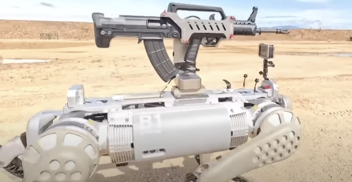 Fuerzas armadas de China presumen sus nuevos perros robot equipados con rifles.