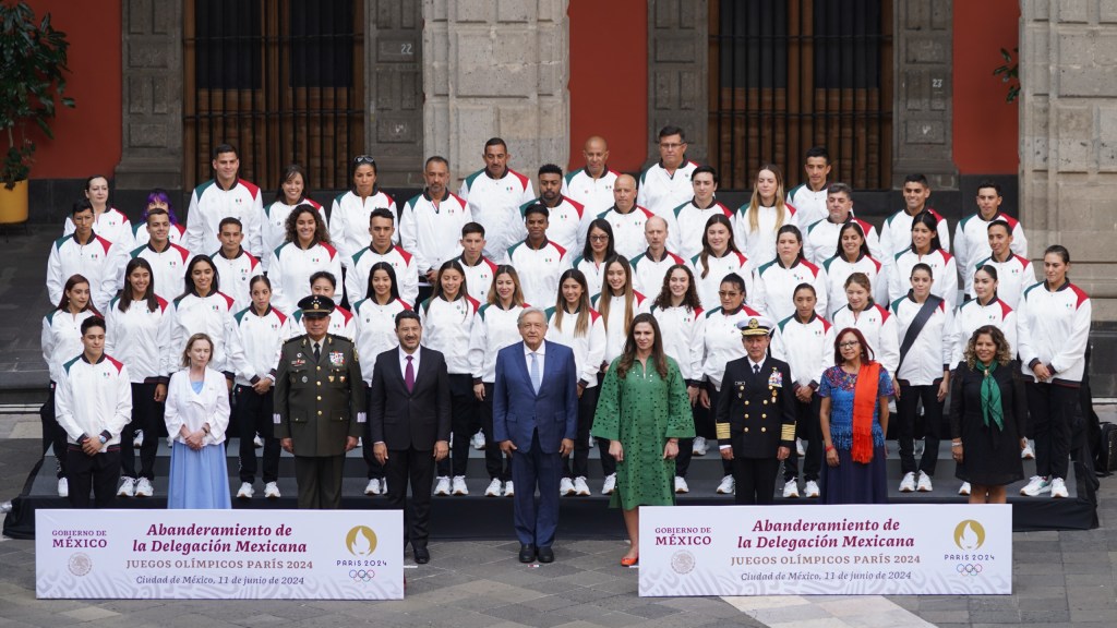 Abanderamiento de la delegación mexicana