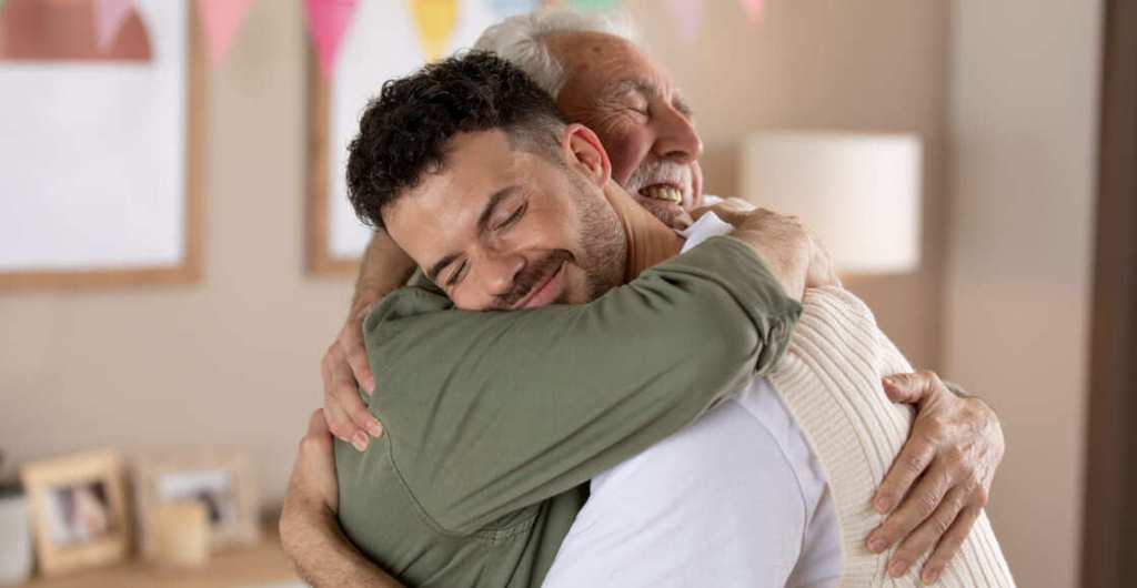 abrazo padre hijo