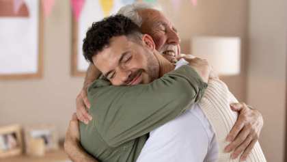 abrazo padre hijo