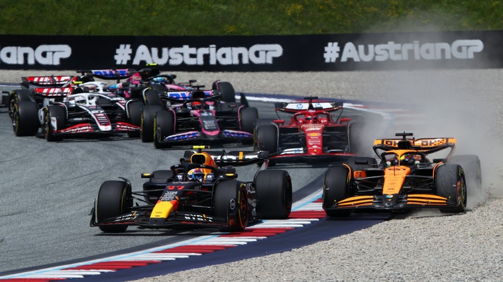 Checo Pérez vs Oscar Piastri durante el Gran Premio de Austria