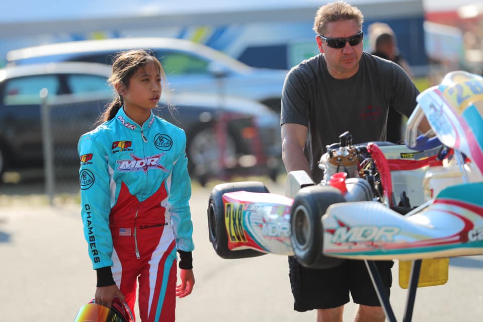 Chloe Chambers durante sus años de karts junto a Tony Lischak.