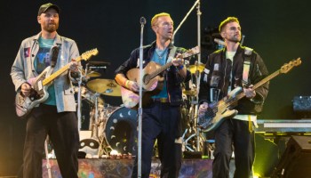 Coldplay estrena nueva canción colaborativa en Glastonbury 2024