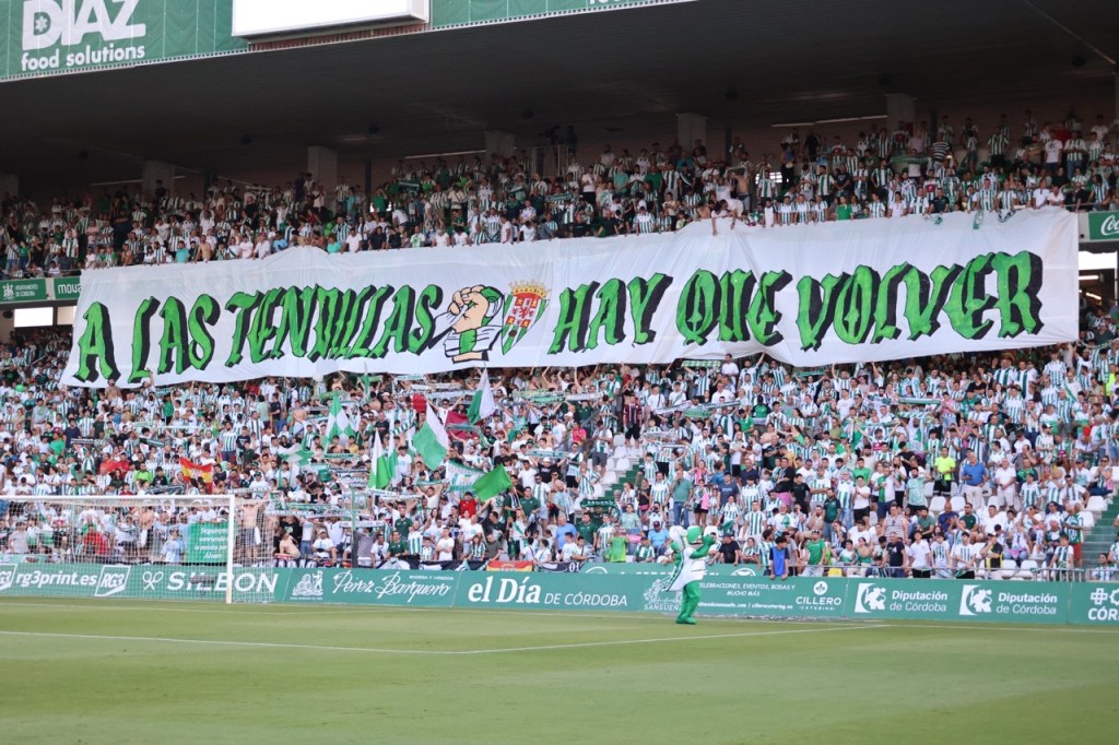 La afición del Córdoba celebra su ascenso