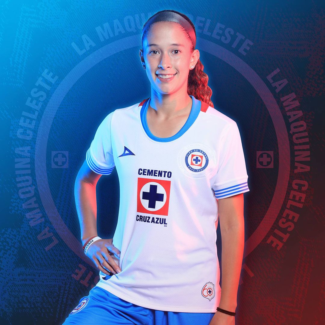 Nueva camiseta cruz azul sale