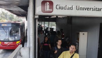 Estación del Metrobús Ciudad Universitaria cerrada en julio 2024.