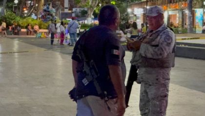 Artefacto explosivo deja varios heridos en el Zócalo de Acapulco.