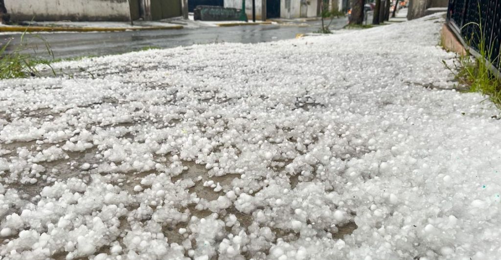 Granizo gigante cae a veces con las lluvias.