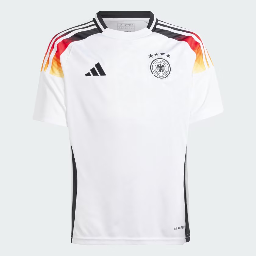 De las últimas playeras Adidas con Alemania, porque ya cambia de marca
