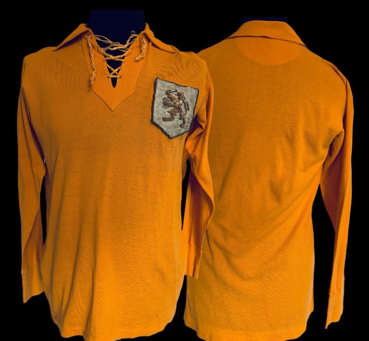 La primera camiseta naranja de Países Bajos