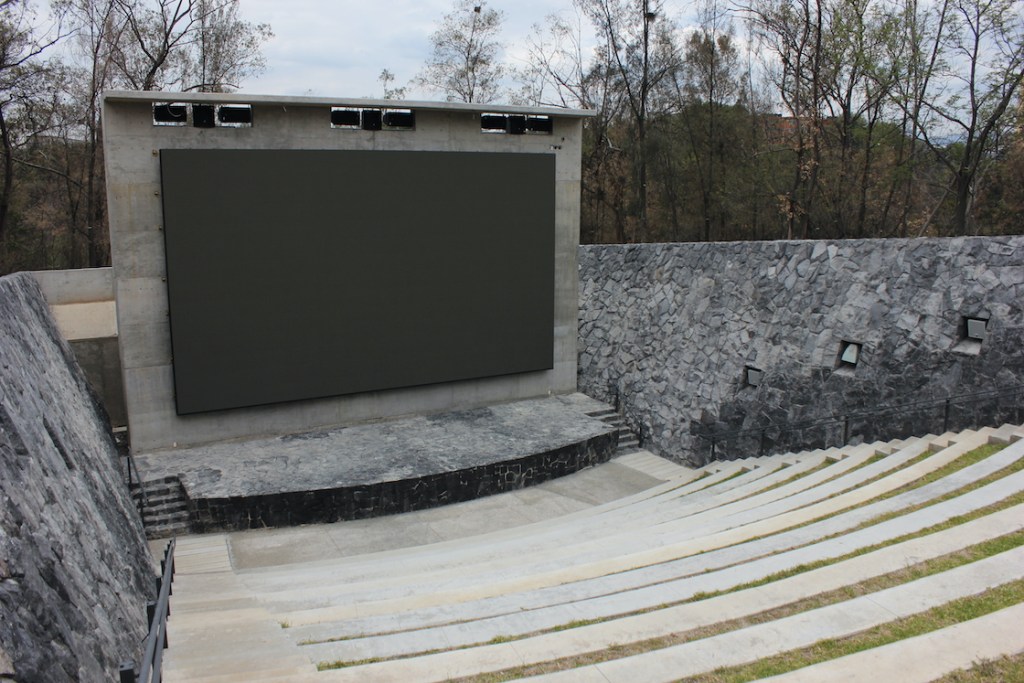 Foro al aire libre de la nueva Cineteca.