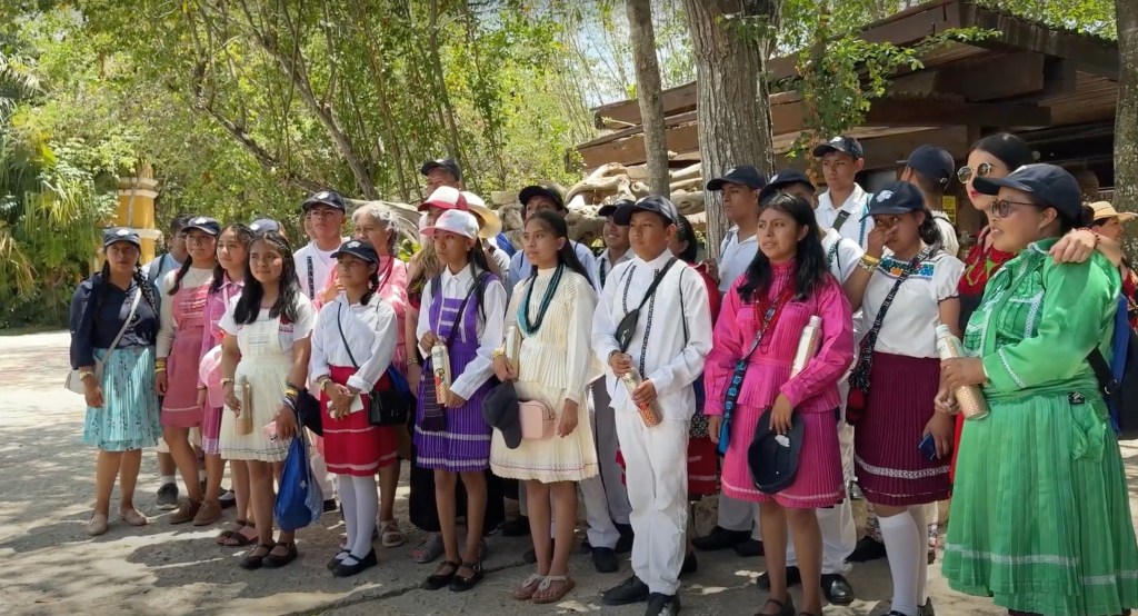 Los niños mazahua en Parque Xcaret