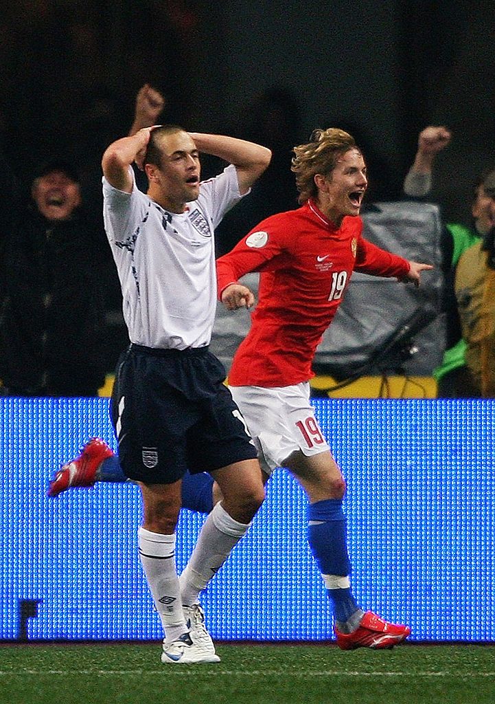 Festejando uno de sus goles ante Inglaterra