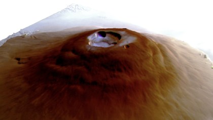 Encontraron escarcha de hielo en la cima de un volcán de Marte.