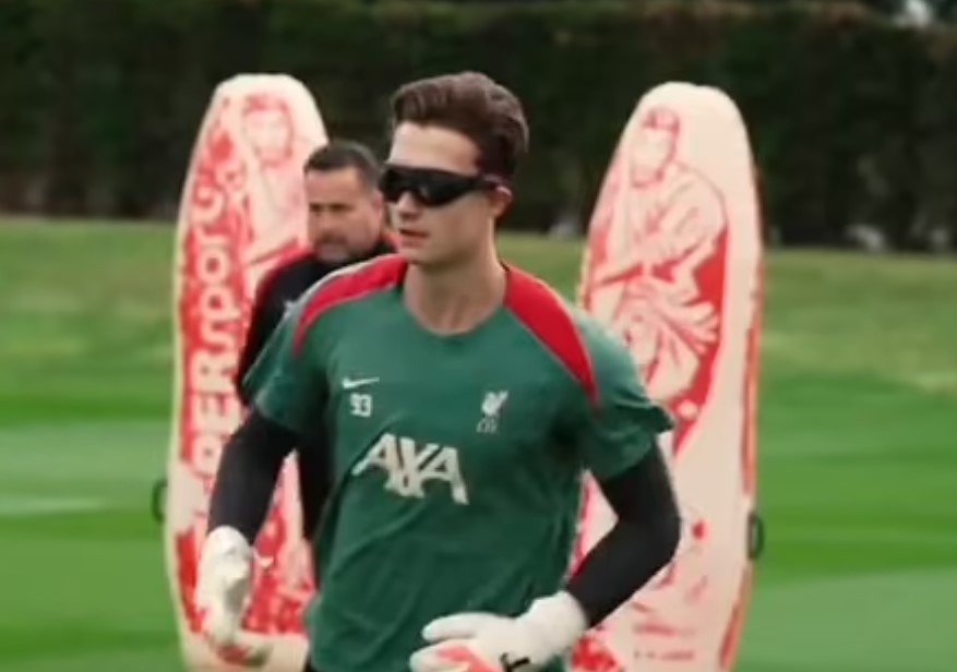 Fabian Mrozek, canterano con los lentes en el entrenamiento