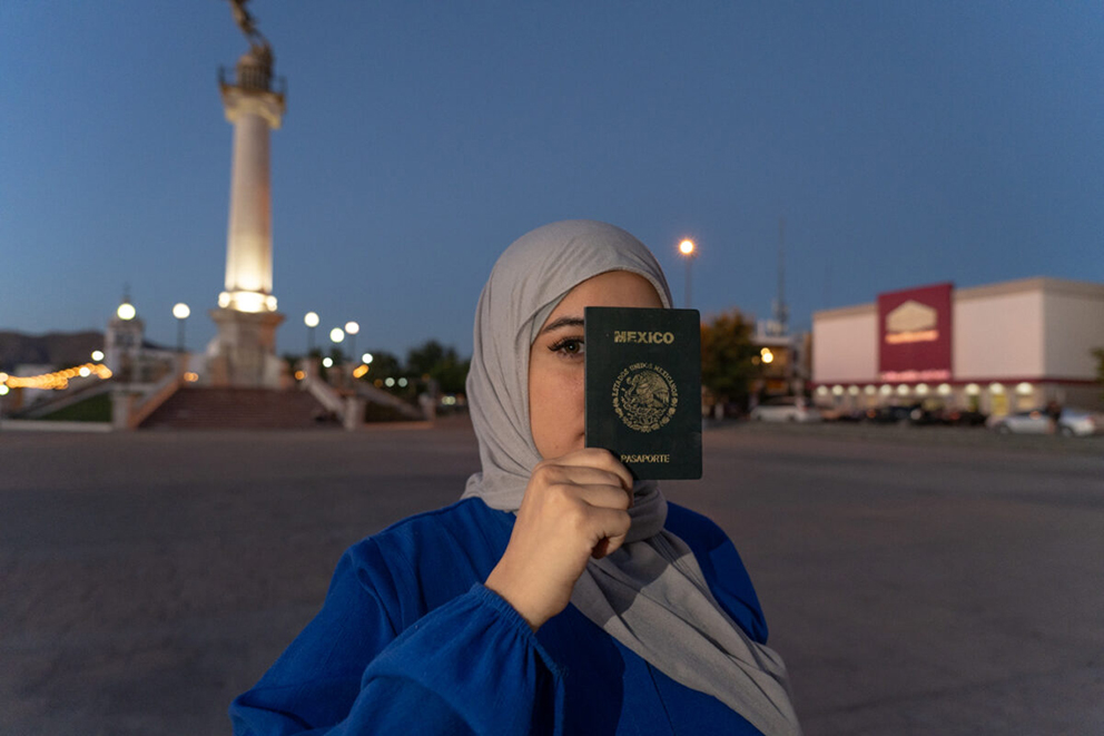 El caso de un pasaporte que la SRE ha negado por una foto con hiyab