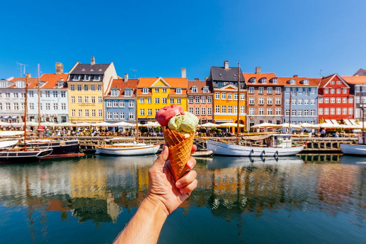 ¡Ah caray! Copenhague regalará dinero a los turistas que recojan su basura