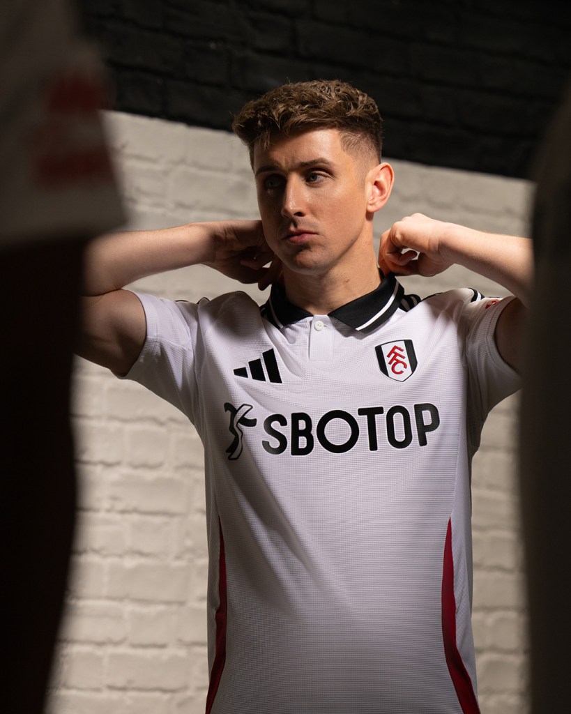 El Fulham y su nueva camiseta de local