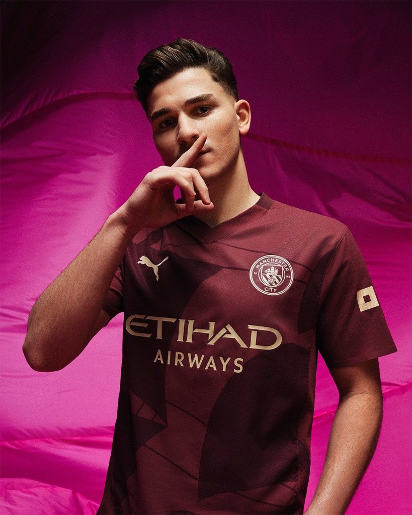 Vino y dorado, el nuevo uniforme del ManCity