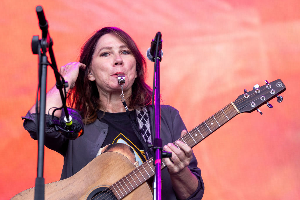 Kim Deal estrena "Coast", su primera rola solista en una década (producida por Steve Albini)