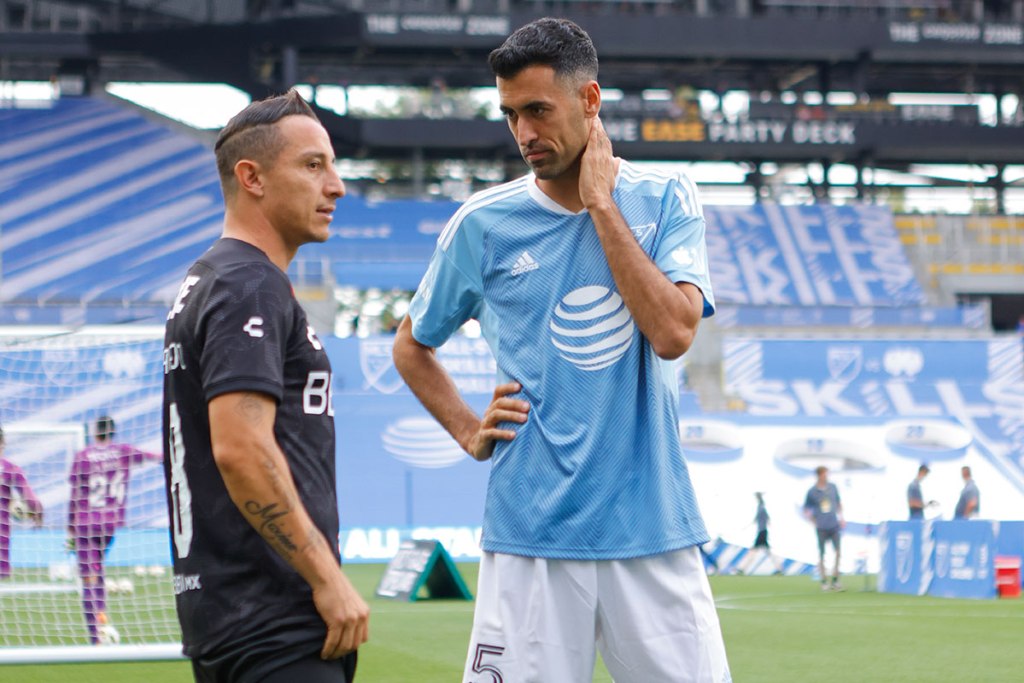 Andrés Guardado se reencontró con Busquets en el Skills Challenge