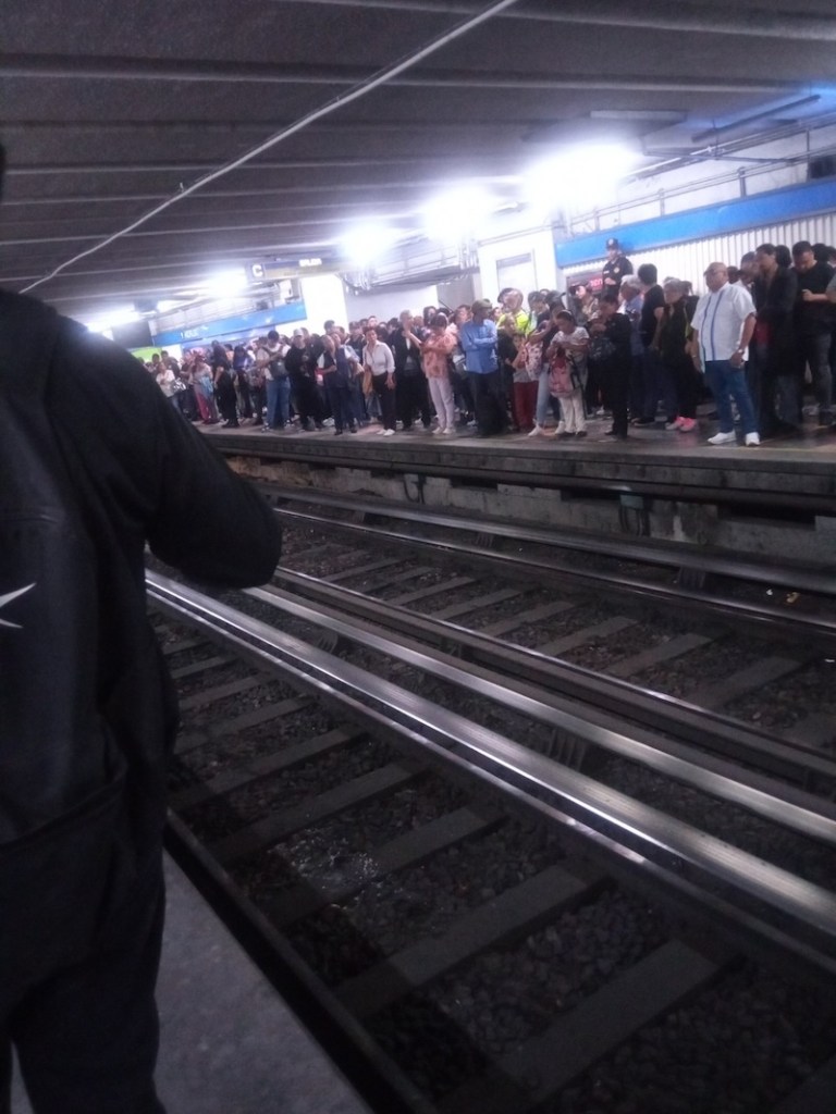 Línea 2 del Metro CDMX: Suspenden servicio en casi todas las estaciones, ¿por?