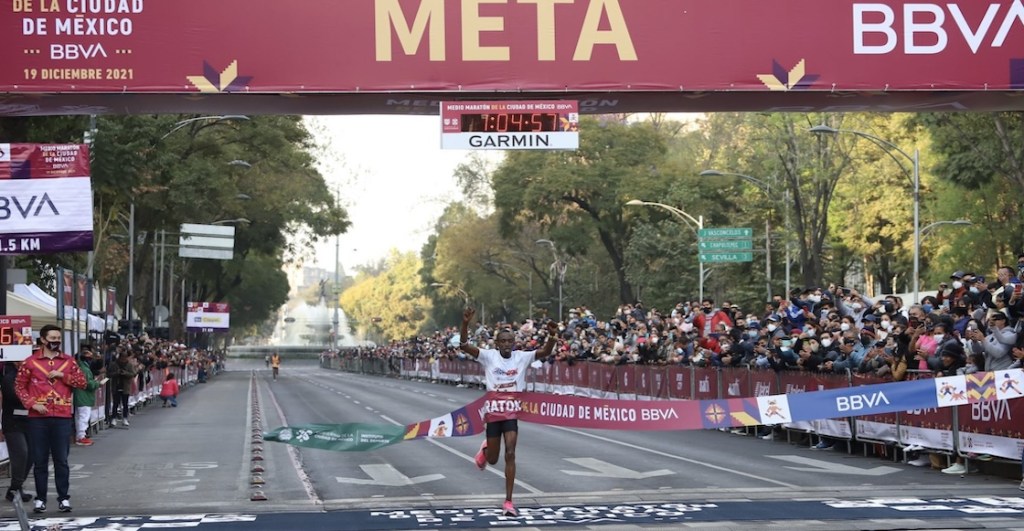 Ruta y calles cerradas del Medio Maratón de CDMX 2024