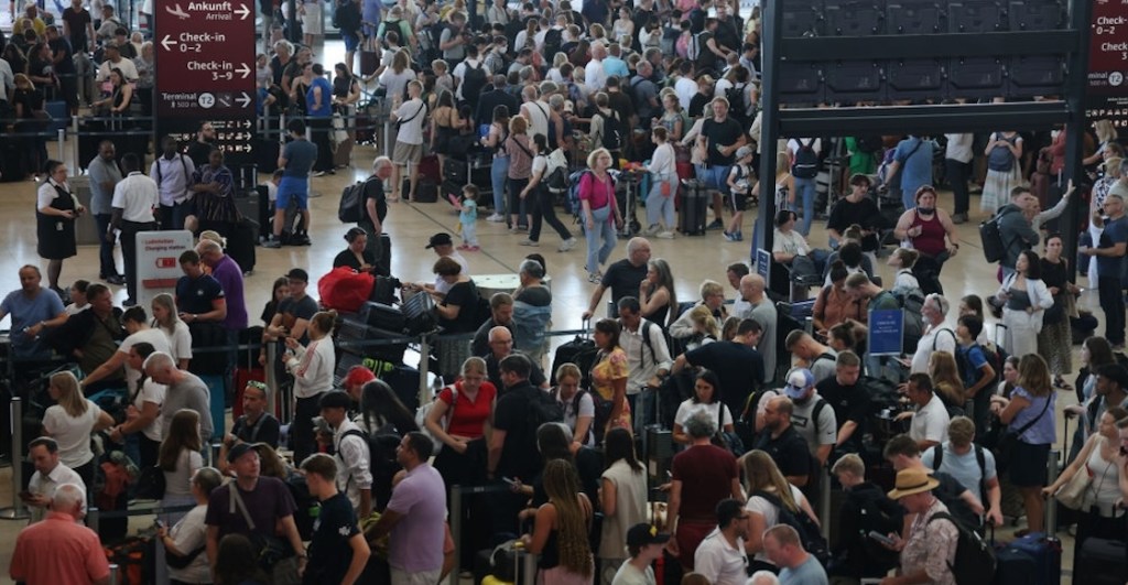 Falla de ciberseguridad pone de cabeza a aeropuertos, bancos y supermercados del mundo