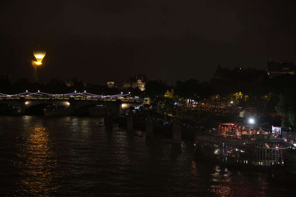 Una vista sinigual de la noche parisina 