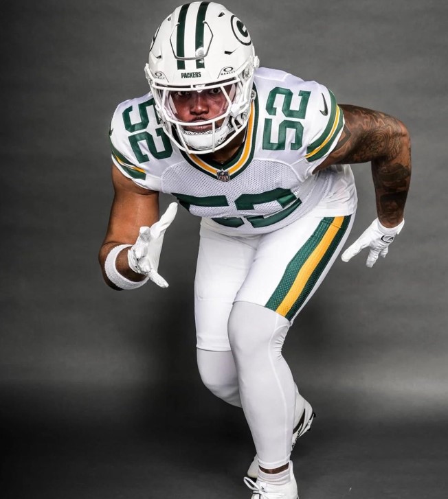 Los Packers y su nuevo casco blanco