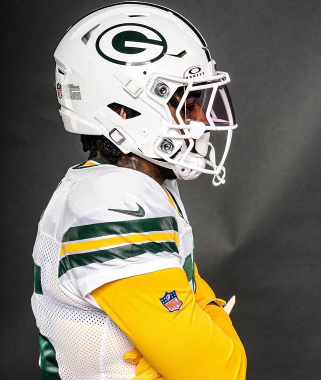 Los Packers y su nuevo casco blanco