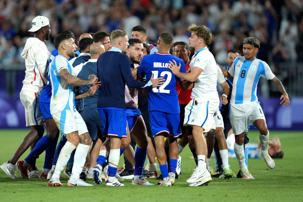 La pelea entre Francia y Argentina