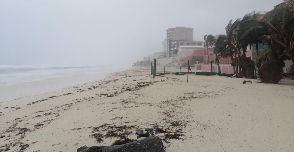 En imágenes: Así se preparó y amanece Quintana Roo por el huracán Beryl