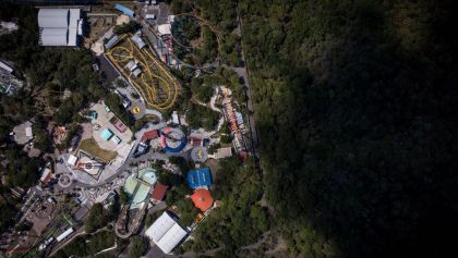 Six Flags México planea nueva atracción y contempla la tala de árboles.