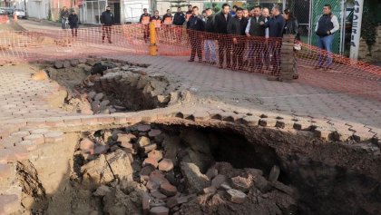 Enorme socavón surge en San Andrés Cholula.