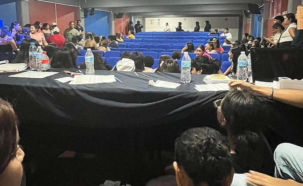 Estudiantes fueron asaltados por la Universidad de Guerrero