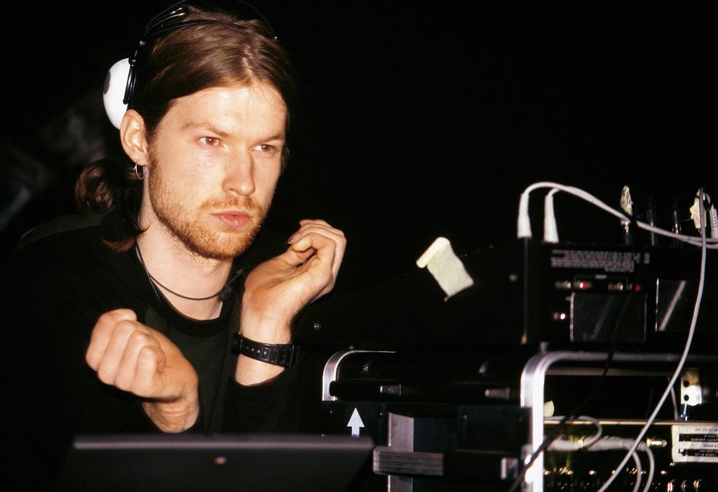 ¡Envidia de la buena! Aphex Twin se hace viral por ser el DJ de una boda 